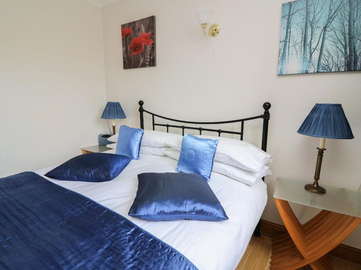 Blaenywawr Annexe Villa Cross Inn Buitenkant foto